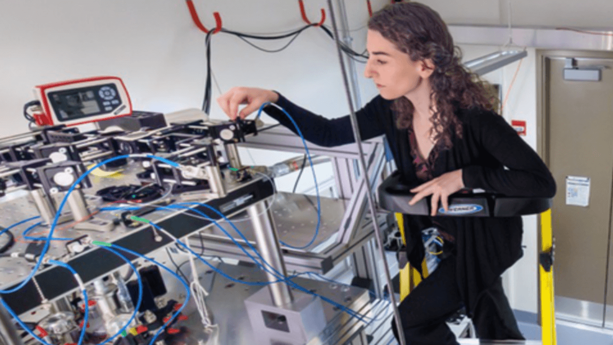 Qubits de Érbio em Redes de Fibra: Um Salto para a Internet Quântica