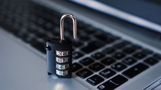 Ciberataque Expondo Quase Meio Milhão de Pacientes em Saúde