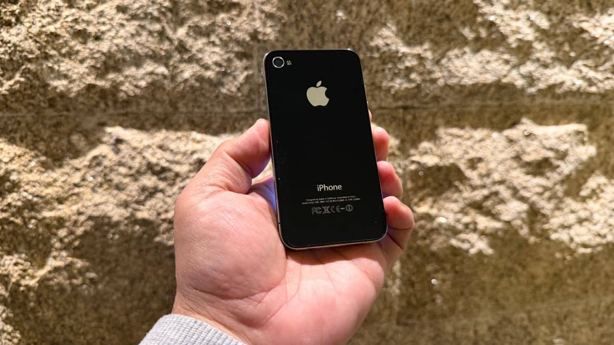 iPhone 4 Resurge: Geração Z Adota Tendência Retro 15 Anos Depois