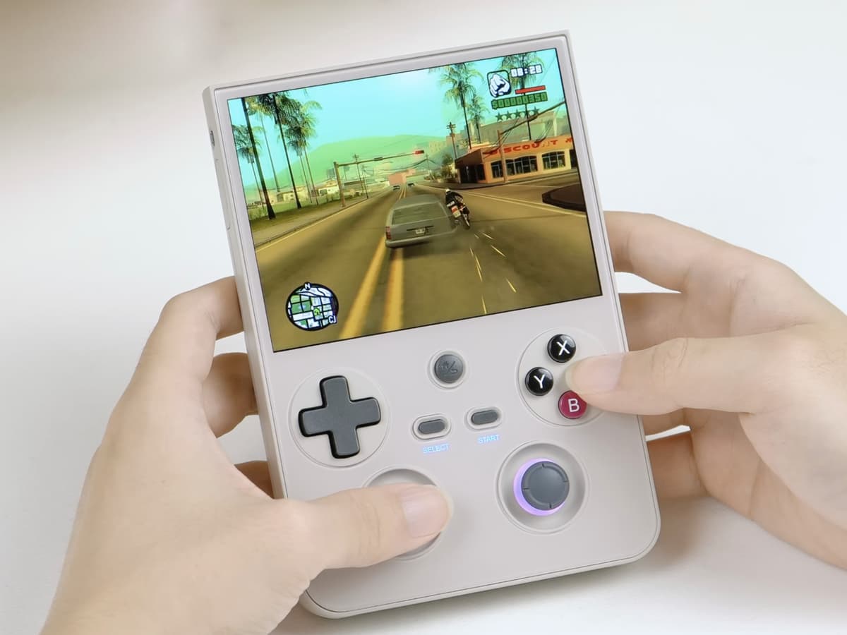 Anbernic RG477V: Emulação de PS2 e GameCube a alta resolução