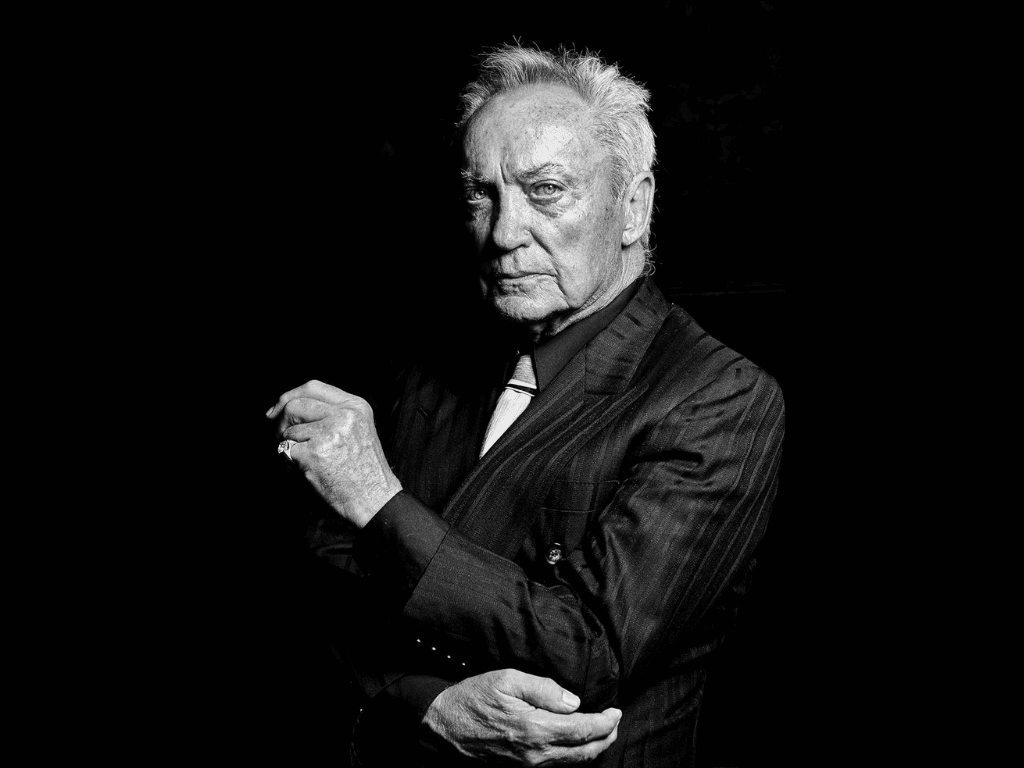 Udo Kier, Ator de OD e Ícone do Terror, Falece aos 81 Anos