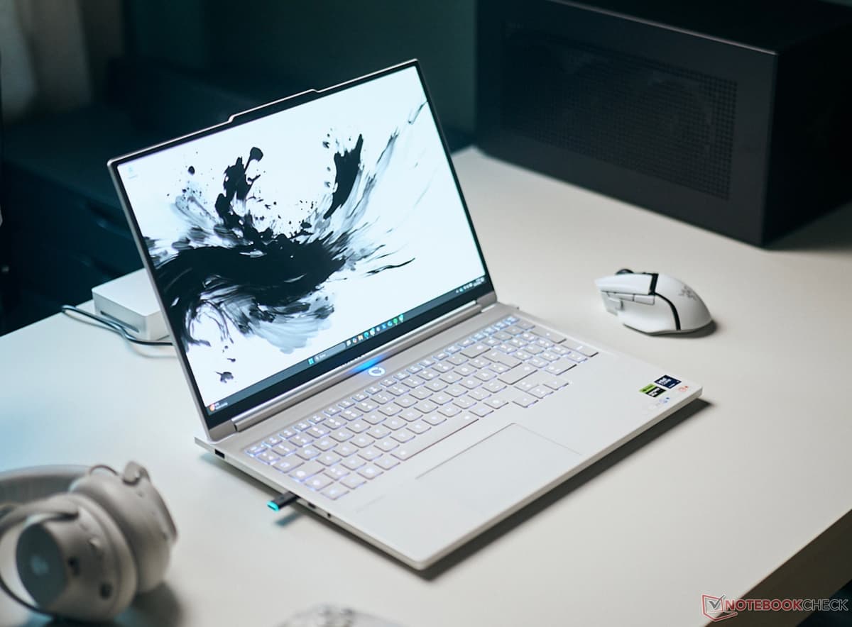 Lenovo Legion 7i: Potência RTX 5060 e ecrã OLED para gamers