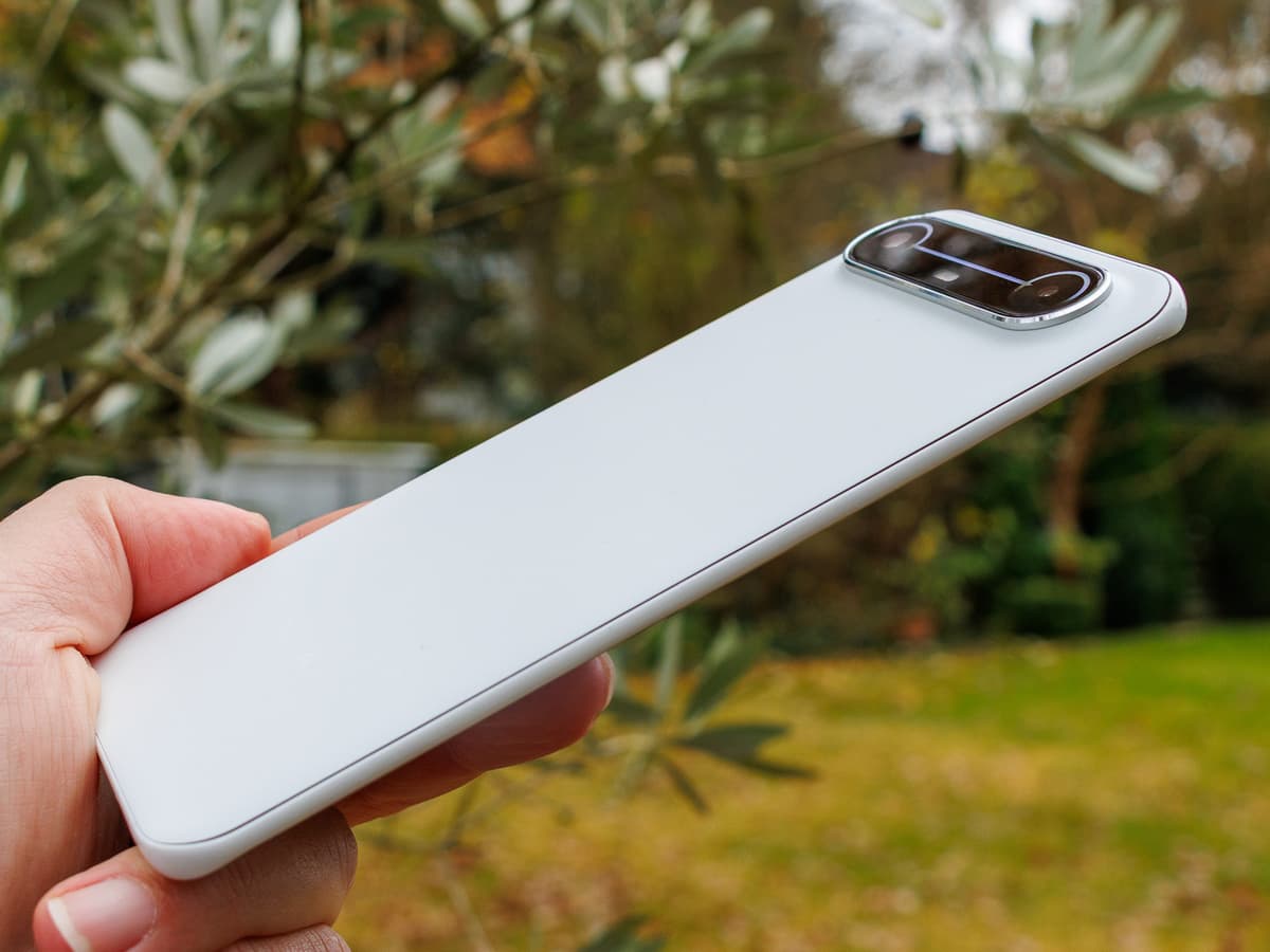 Tecno Slim 5G: O smartphone elegante que surpreende na gama média